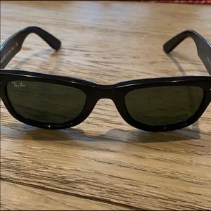 Wayfarer Ray Bans 🕶